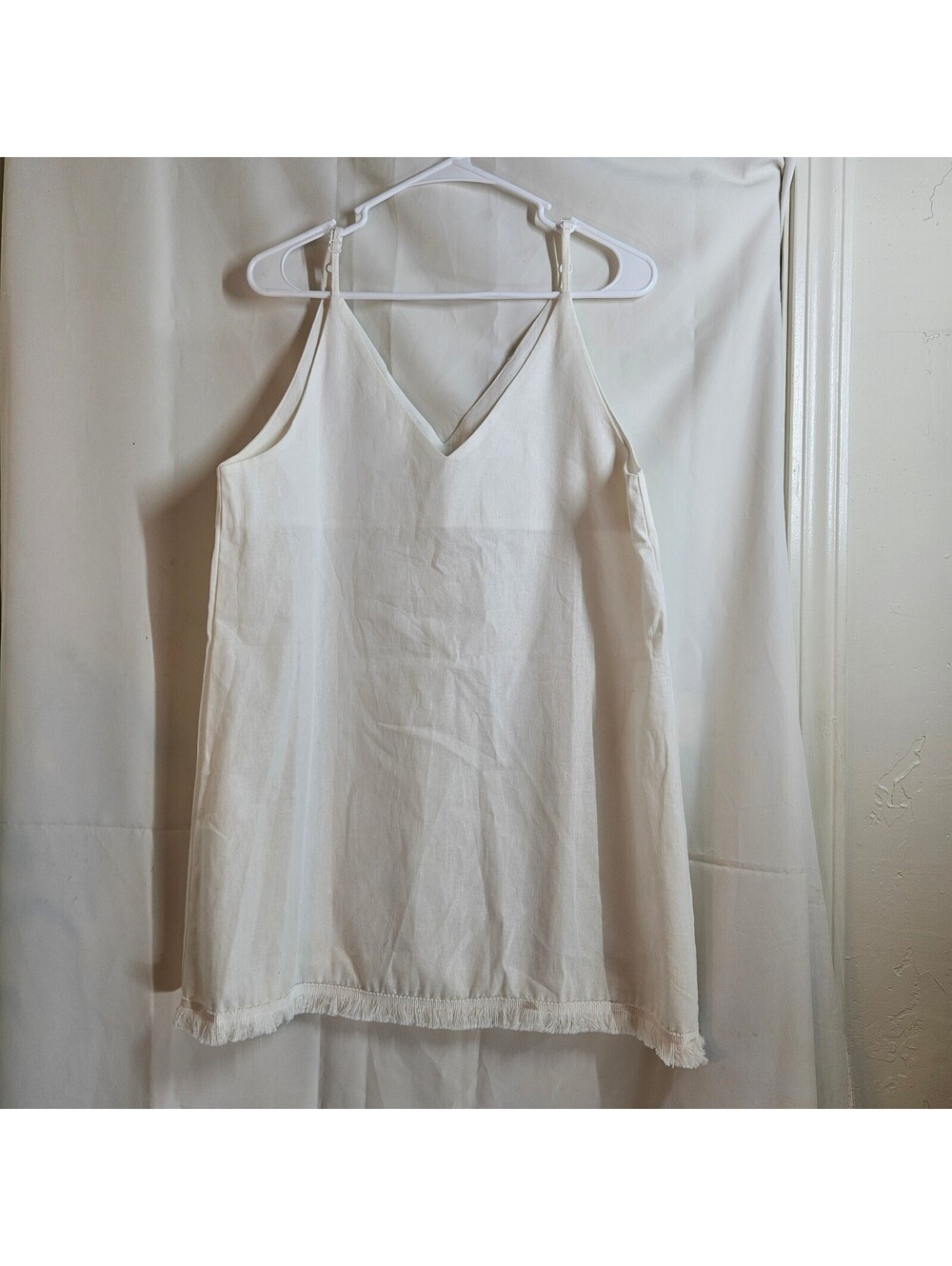 Misslook Women's White V-Neck Tank Top, Size Large, Excellent Condition